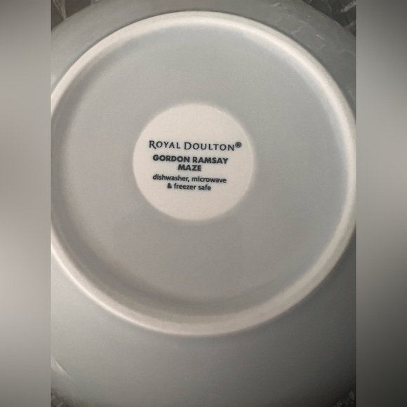 Gordon Ramsay Maze Light Grey Serving Bowl - Picture 6 of 8